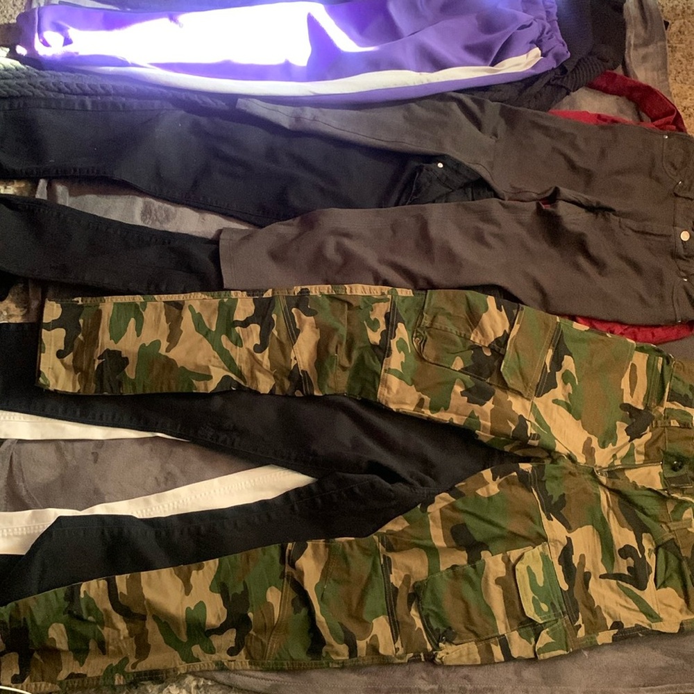 32/32 camouflage jeans with side pockets